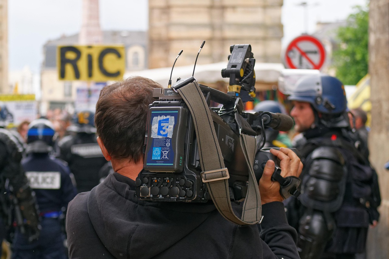 entdecken sie die welt der journalisten: ihre rolle, herausforderungen und die bedeutung ihrer arbeit in der heutigen gesellschaft.
