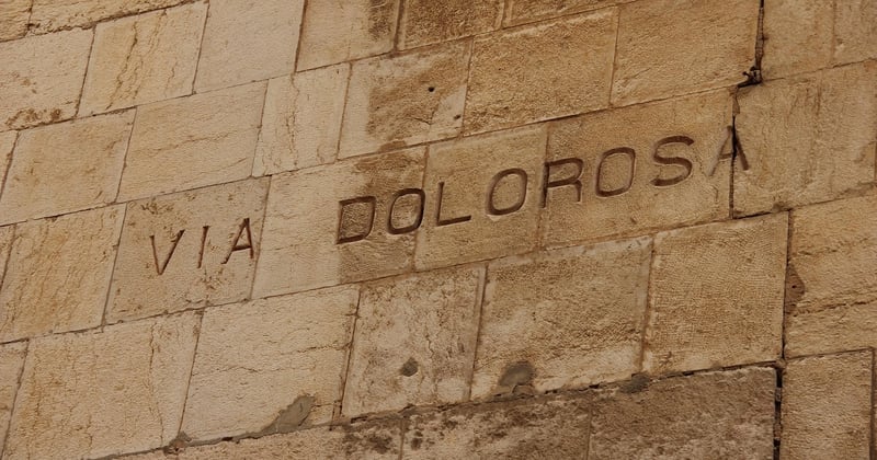 Auf der Via Dolorosa in Jerusalem: Dem Kreuzweg Jesu folgen